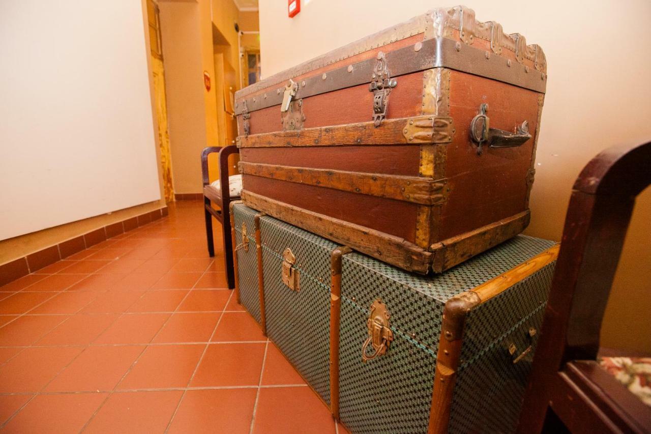 Hub 1878 Faro Hostel Bagian luar foto